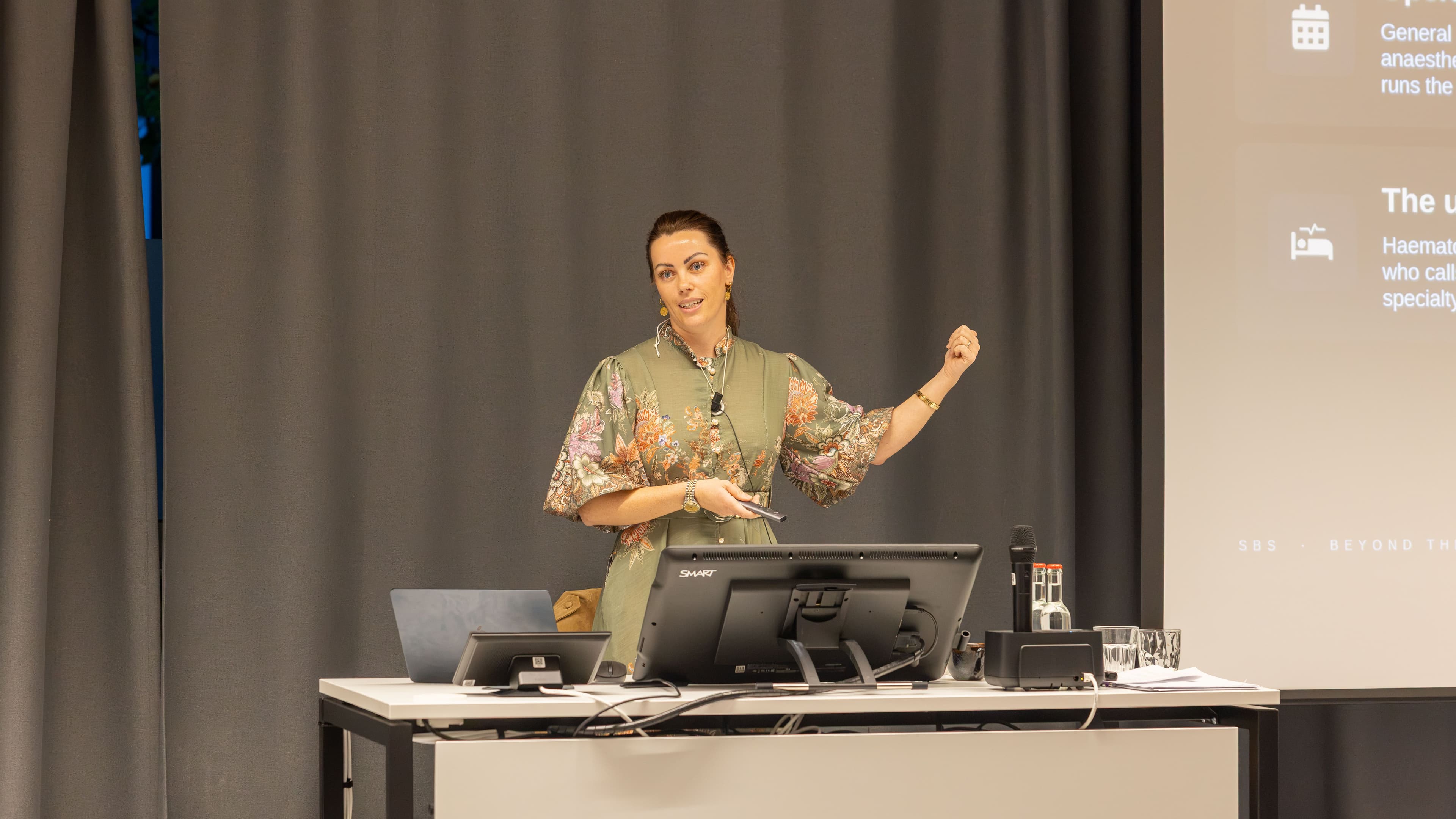Dr. Maria Heller, specialist in plastic and aesthetic surgery and co-founder of Skin & Body Sculptors in Bremen, at the kick-off event of the Plastic Surgery & Dermatology Society at UMFST-UMCH in Hamburg.